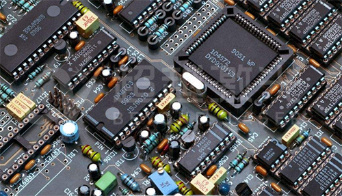 選擇采購全自動的PCB激光打標(biāo)機
